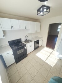 Building Photo - 9921 Sloane Square