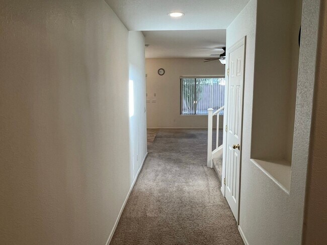 Building Photo - 4 Bedroom Home in Lantana Village Near E Ocotillo Rd. and S McQueen Rd!