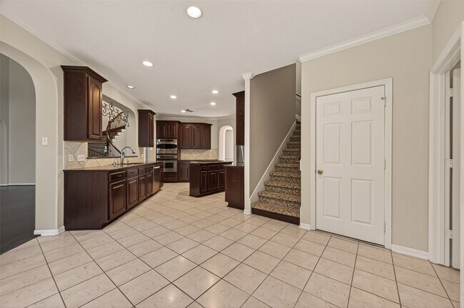 Building Photo - 8110 Clearwater Crossing