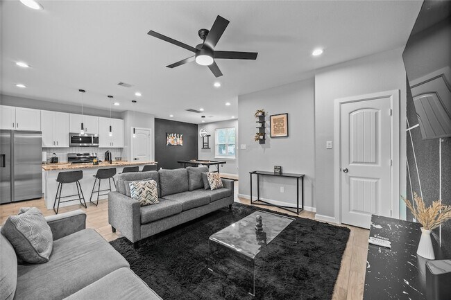 Building Photo - 7422 Mount St