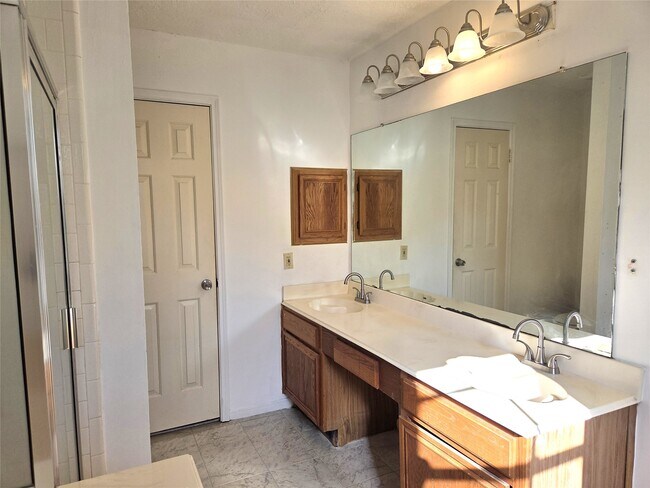 Building Photo - 17006 Dusty Mill Dr E