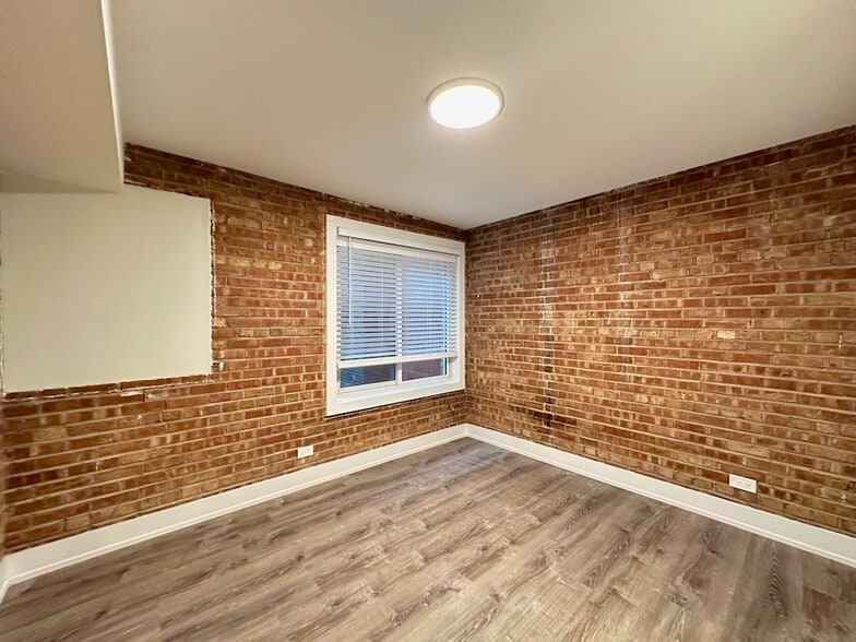 Building Photo - 1225 N LaSalle St