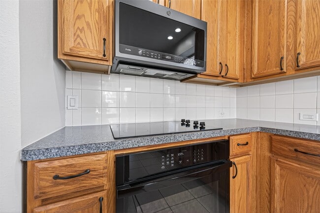 Building Photo - 12414 Montebello Manor Ln