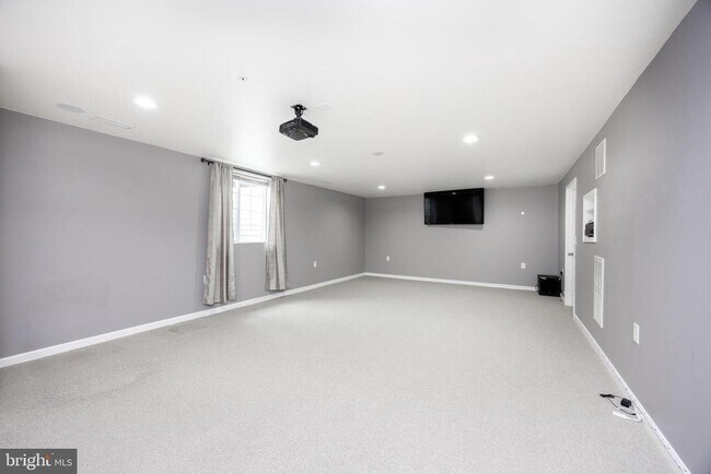 Building Photo - 253 Fairfield Cir W