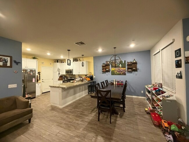 Building Photo - 7084 Vernazza Pl