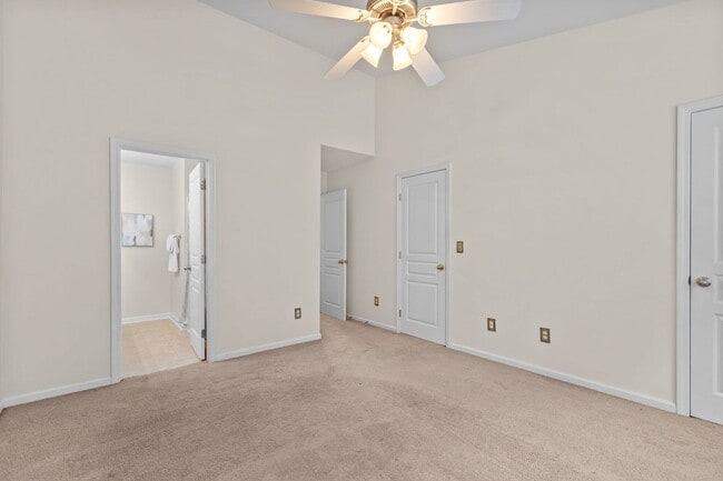 Building Photo - Spacious 3 story Townhome-Close to Downtown Raleigh- Renaissance Park-Available Now!