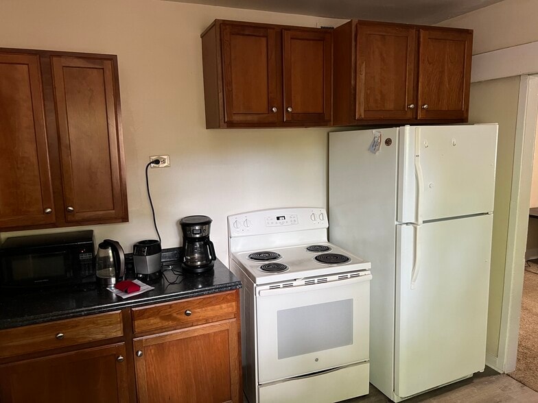 Kitchen - 836 S 800 E