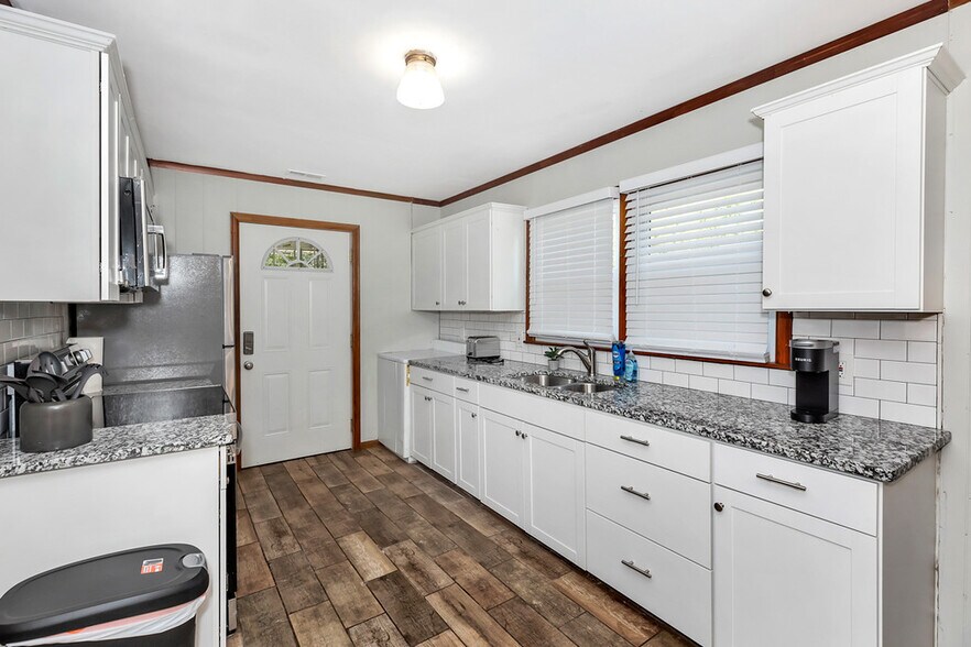 Building Photo - 3912 Hillcrest Ct SW