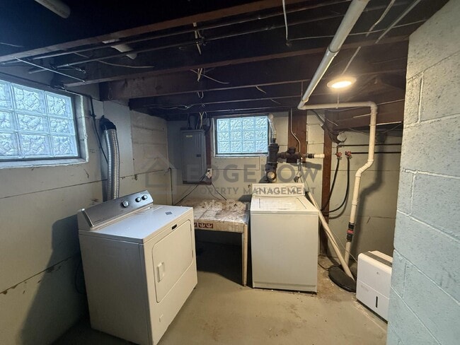 Building Photo - 1585 Wilson Ave SW