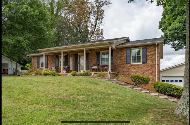 Building Photo - 2211 Kipping St