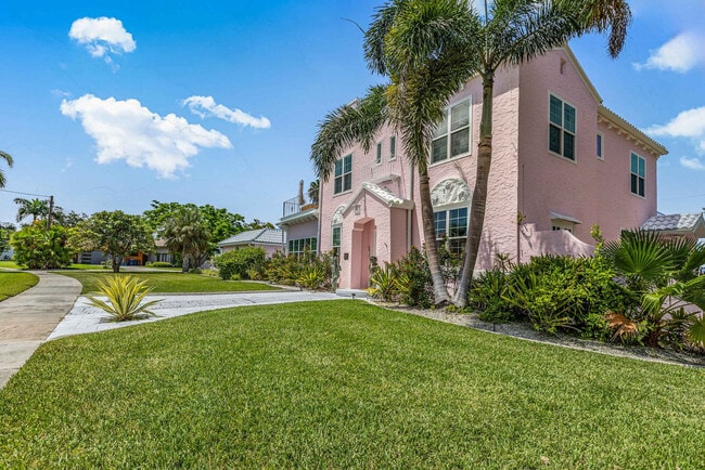 Building Photo - 7706 Westmoreland Dr
