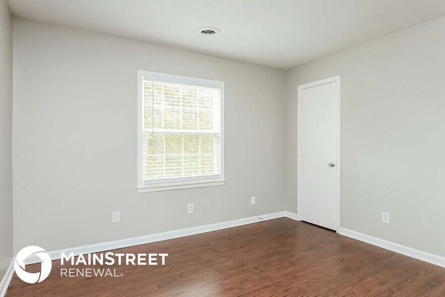 Building Photo - 4905 S Singing Woods Pl