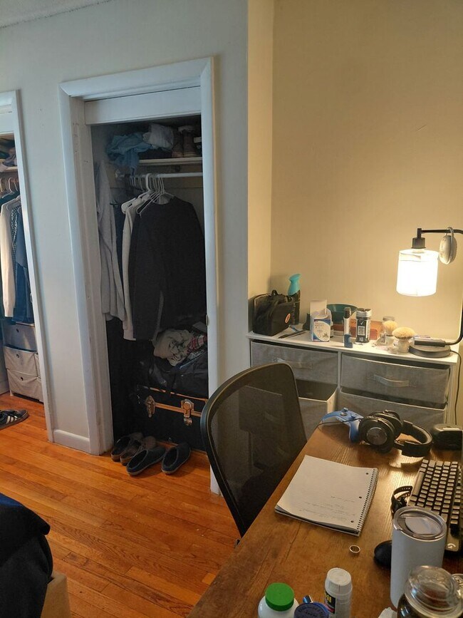 Building Photo - Nicely renovated 3 bed near BU for September 1!