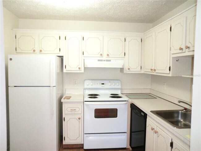 Building Photo - 1902 Andover St