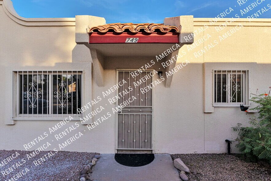 Building Photo - 749 E 6th St