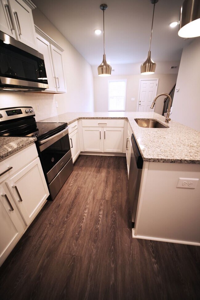 Building Photo - 220 Drayton Dr