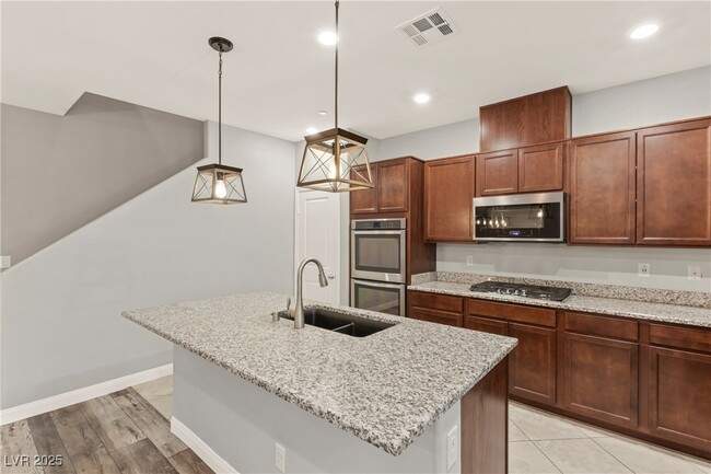 Building Photo - 2808 Alenga St
