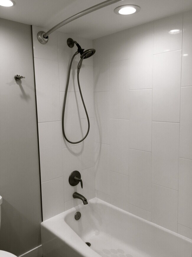 Building Photo - 2/2/2 Liliuokalani Gardens condo, Waikiki, Spacious, Great Views & Amenities