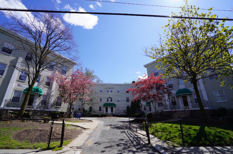 Building Photo - 8 Ashford Ct