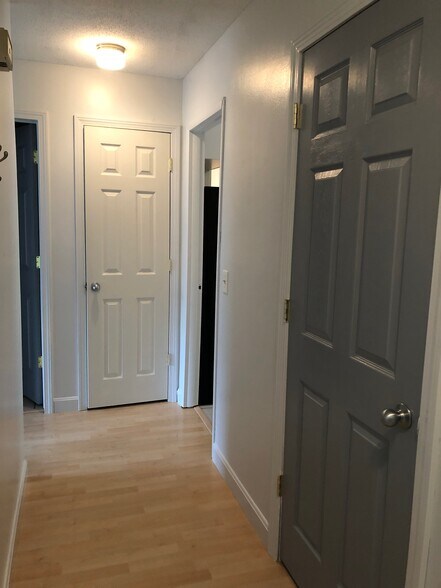 Building Photo - 124 Quarry Hill Rd