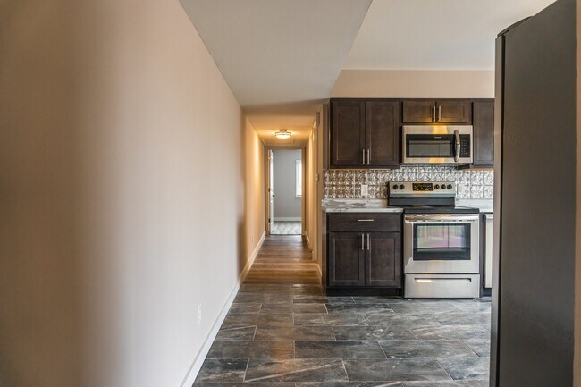 Building Photo - Two bedroom renovated apartment