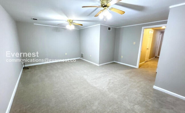 Building Photo - 2058 Mayflower Dr