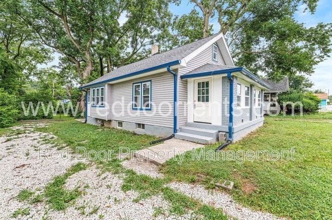 Building Photo - 3340 N Sherman Dr