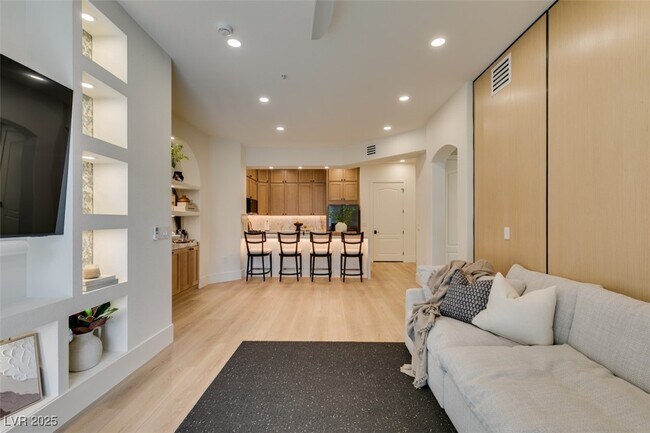 Building Photo - 32 E Serene Ave