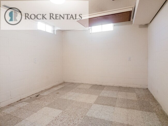 Building Photo - 4 Bed 2 Bath in Arlington