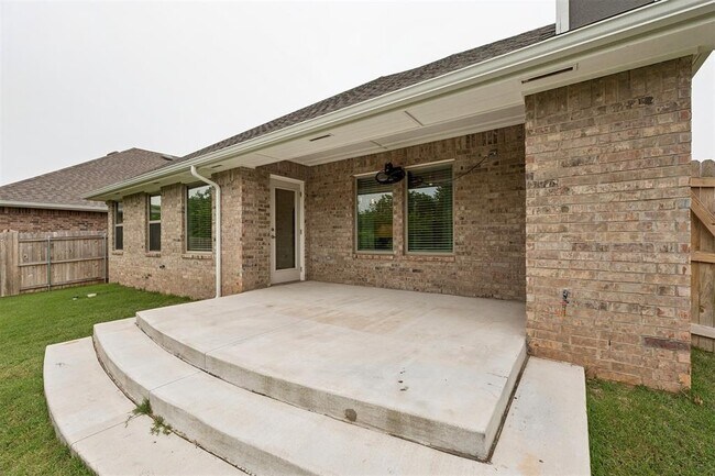 Building Photo - 16129 Villa Valeria Way