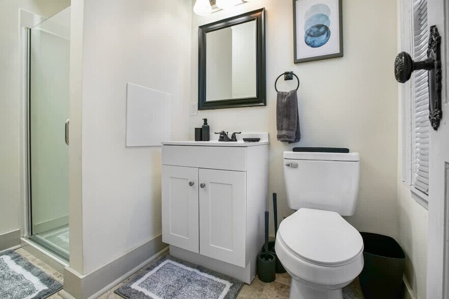 Building Photo - 1848 E 89th St