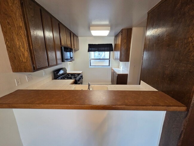 Building Photo - Charming 1 Bed, 1 Bath Lakewood Shores condo!