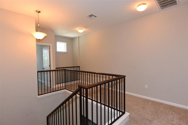 Building Photo - 13400 Briarwick Dr