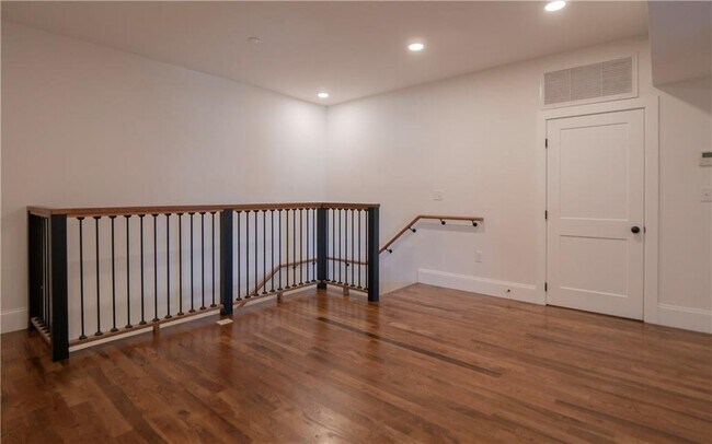 Building Photo - 15 Cranston Ave