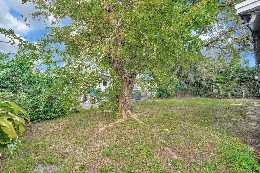 Building Photo - 746 SW 4th St