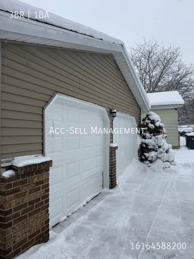 Building Photo - 5796 Christie Ave SE