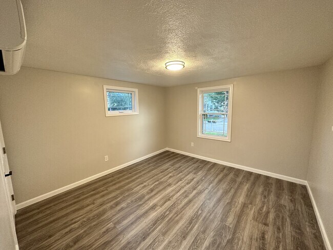 Building Photo - James Apt