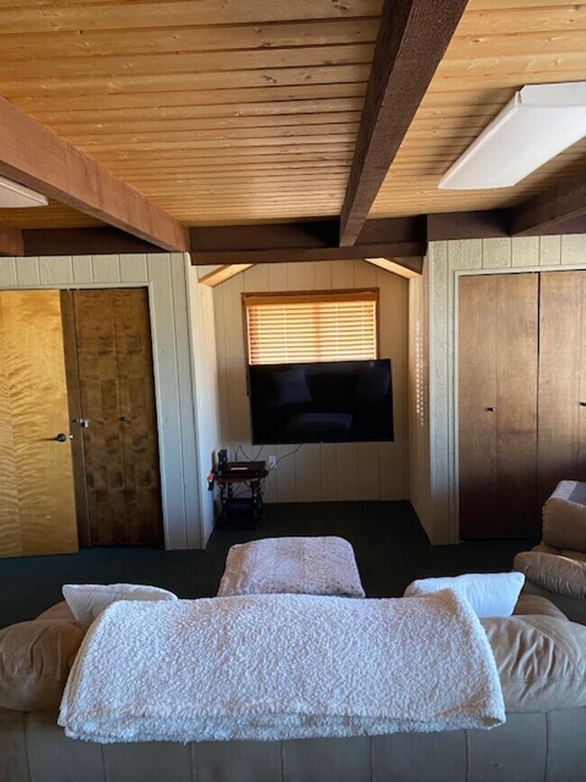 Building Photo - FULLY FURNISHED  - 2 bd Log Cabin in the H...