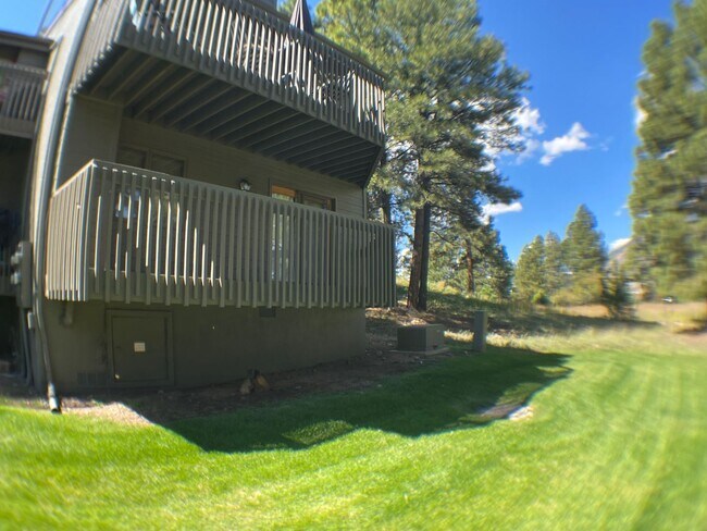 Building Photo - 1-Bedroom Country Club Condo | Lower-Level Unit | Large Deck | Washer & Dryer