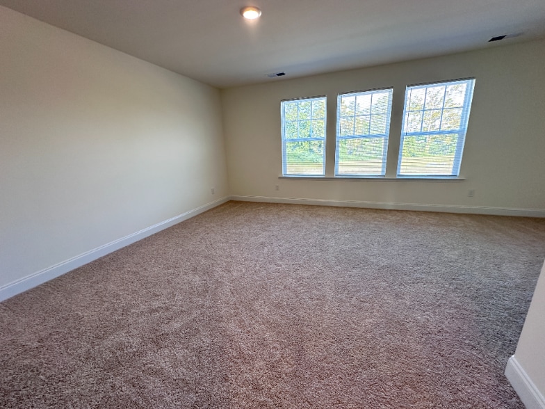 Building Photo - 107 Hyacinth Ln