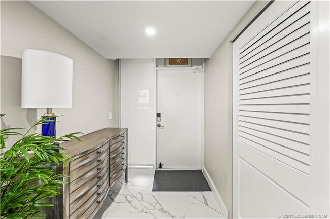 Building Photo - 9650 S Ocean Dr