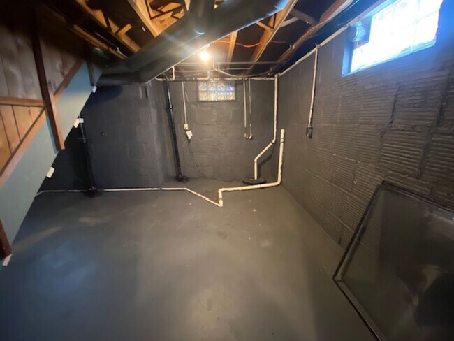 Building Photo - Cozy West Akron Ranch w/ Finished Basement & Garage