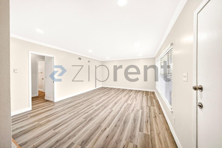 Building Photo - 2301 W Beverly Blvd