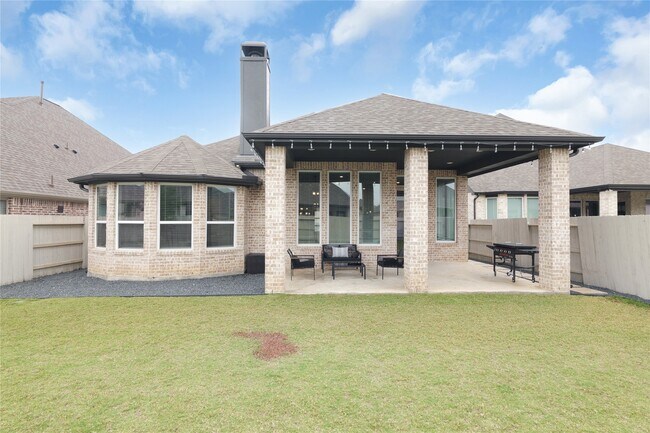 Building Photo - 5122 Walnut Grv Ln
