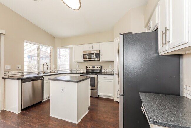 Building Photo - 867 E Morelos St