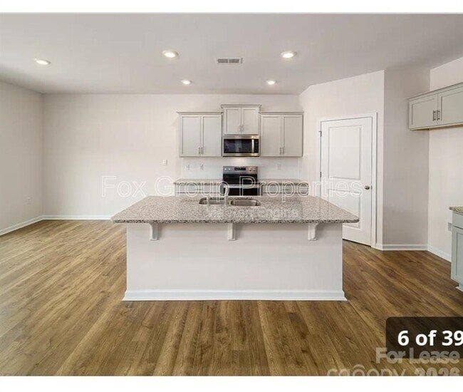Building Photo - 132 Scotsway Ct