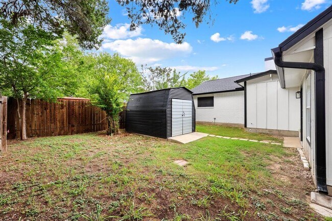 Building Photo - 1500 Chippeway Ln