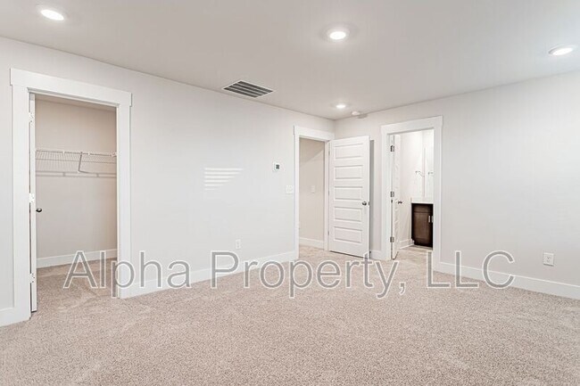 Building Photo - 38 Centimeters Dr