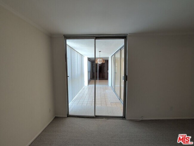 Building Photo - 415 Montana Ave