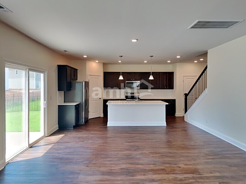 Building Photo - 5211 Valor Dr